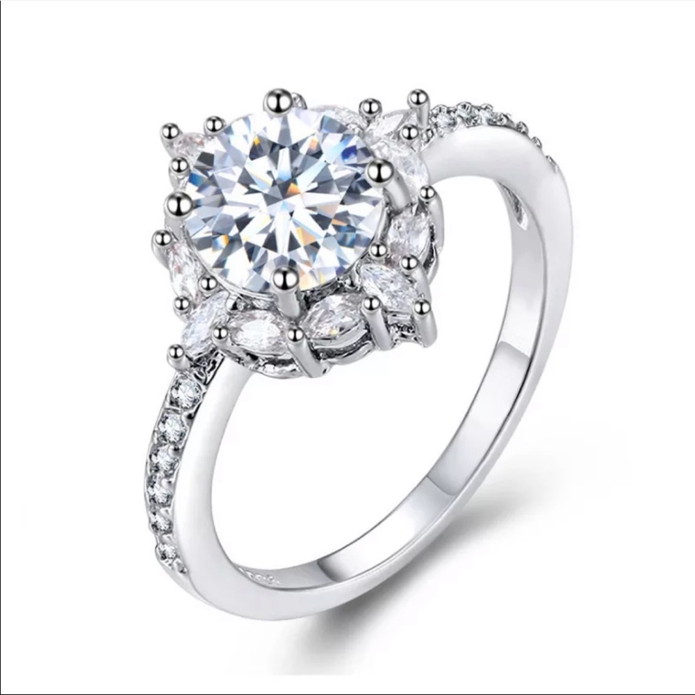 Beautiful dazzling ring - Picture 4 of 9